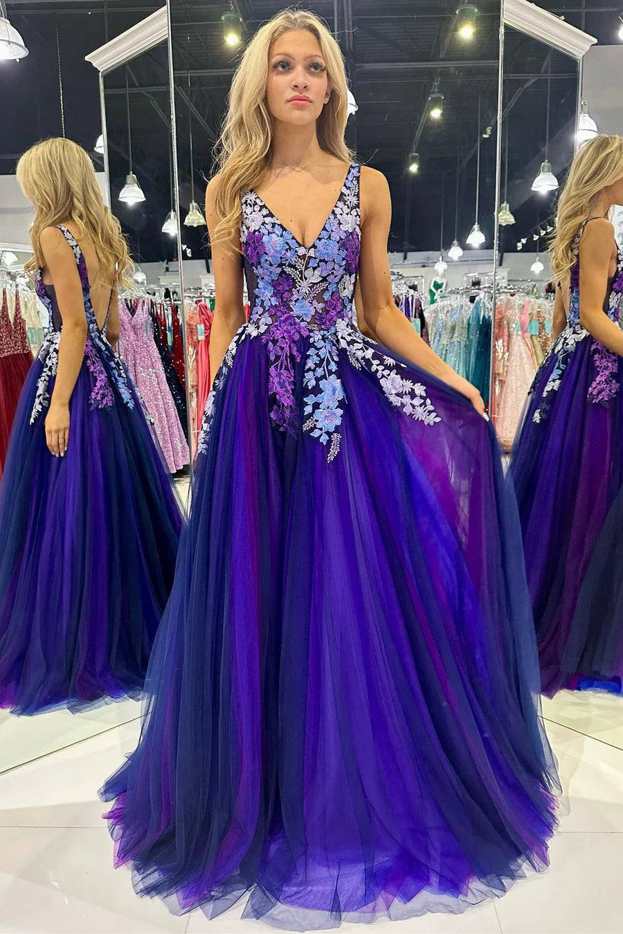 Vestido de fiesta con escote en V y espalda abierta con apliques de tul